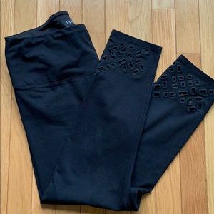 LYSSE blk legging w/ cutout ankle